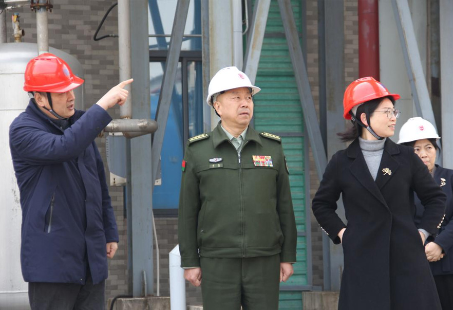 常州市委常委、常州軍分區(qū)大校司令員廖鵬一行來(lái)常州制藥廠調(diào)研公司黨管武裝相關(guān)工作